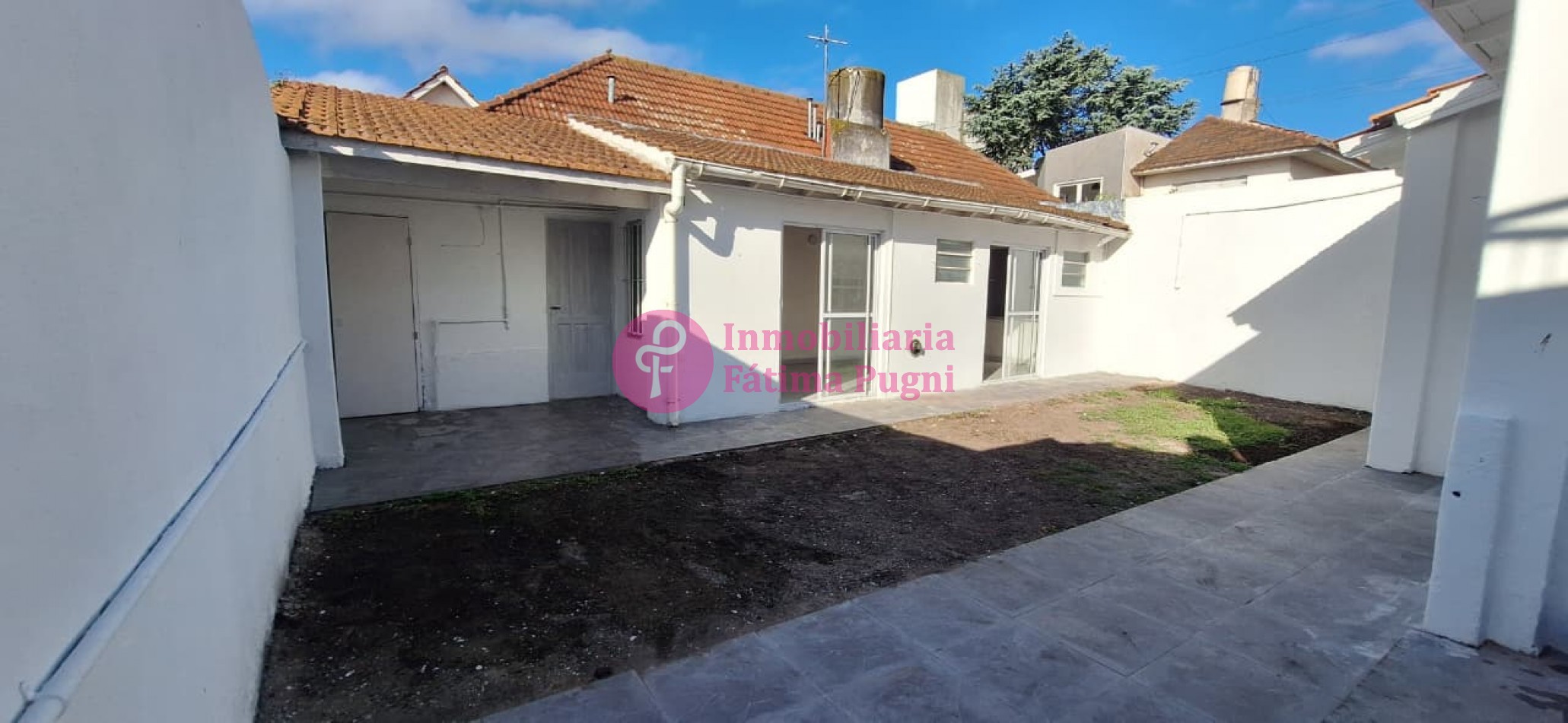 Florisbelo Acosto casi Tejedor - Casa 3 ambientes con garage y patio con Quincho- Reciclada