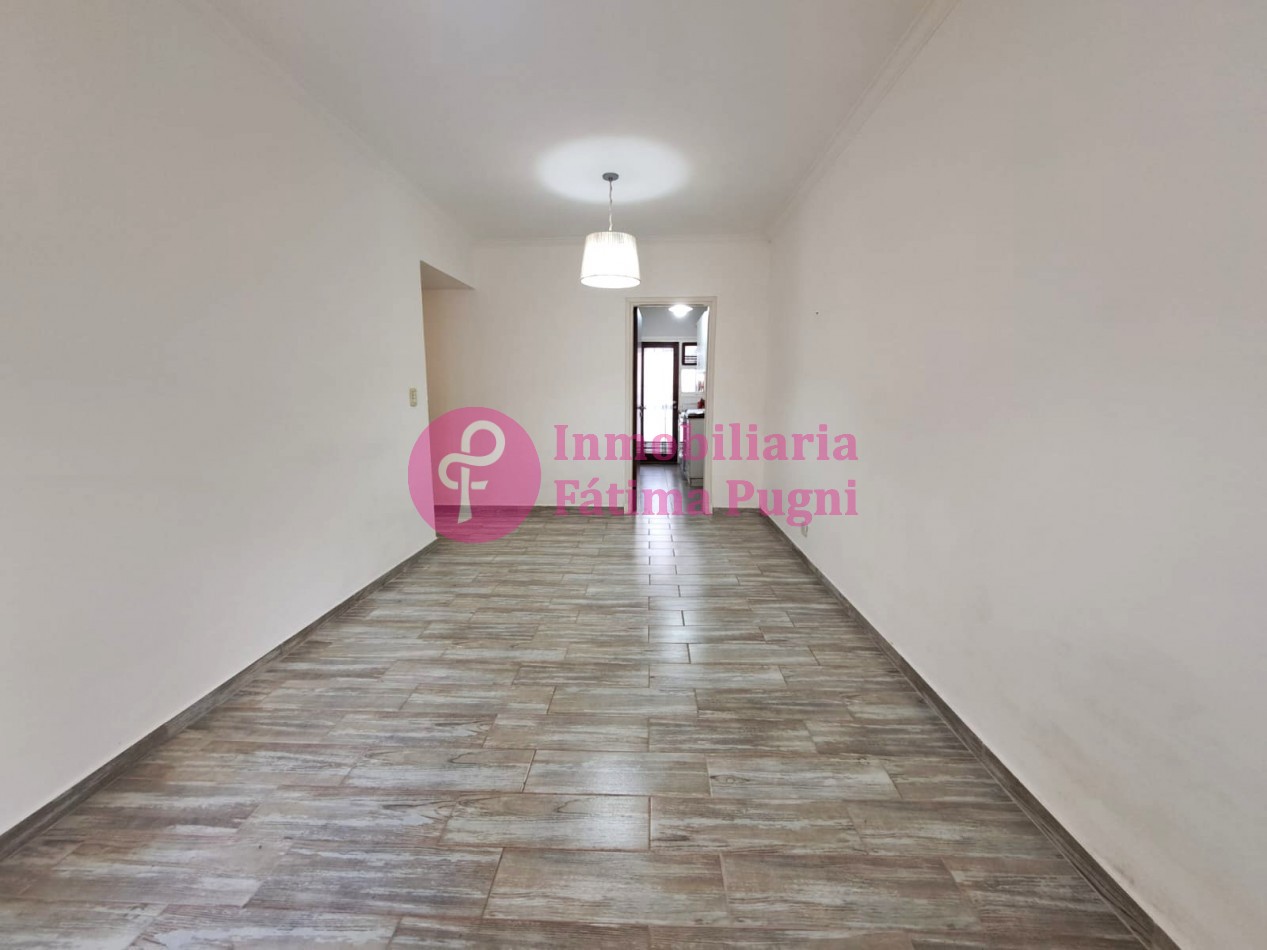 Departamento 3 ambientes a la calle con balcon- Reciclado- Zona Plaza Mitre