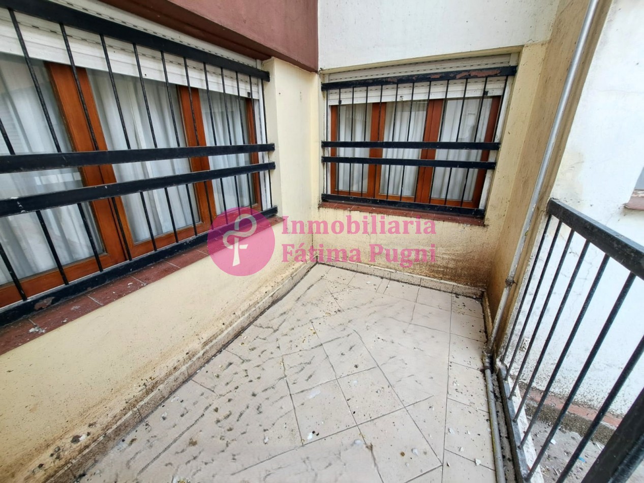 Departamento 3 ambientes a la calle con balcon- Reciclado- Zona Plaza Mitre