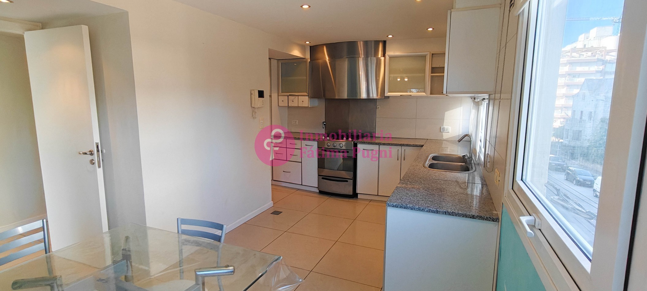 Piso 4 ambientes con cochera, amoblado. Avenida Colon 1105