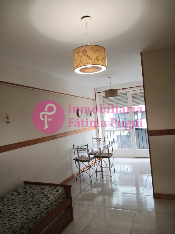 Departamento 1 ambiente a la calle con balcon- Impecable