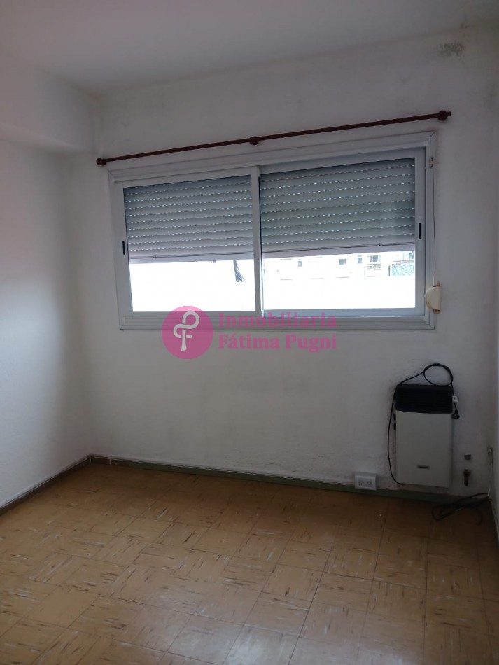 Bolivar y La Rioja- Departamento 2 ambientes con balcon terraza, todo externo 