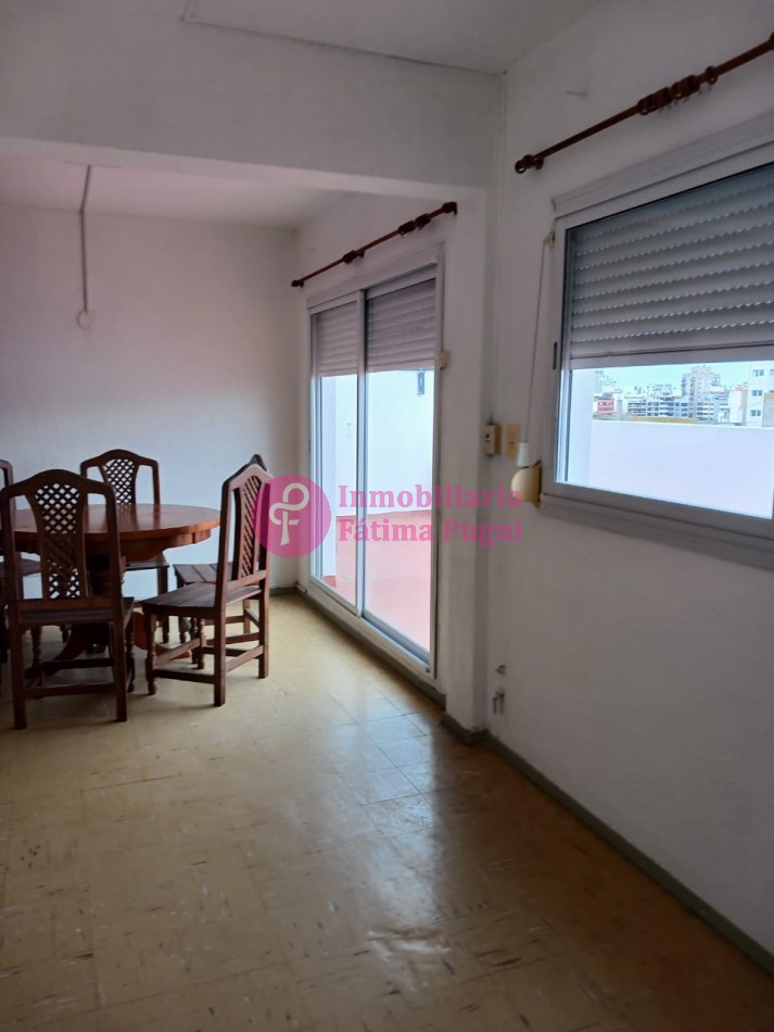 Bolivar y La Rioja- Departamento 2 ambientes con balcon terraza, todo externo 