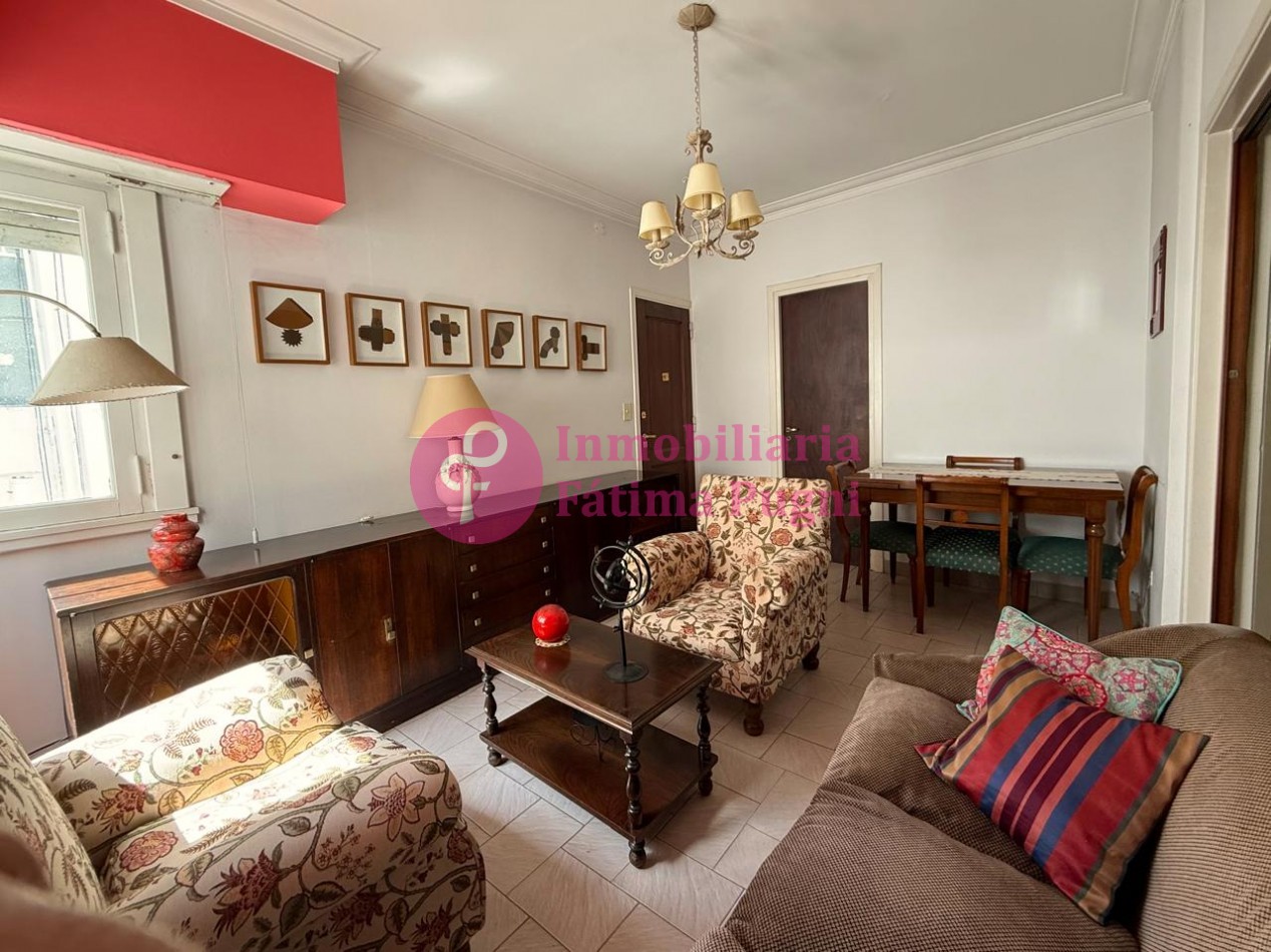 Semipiso 3 ambientes con dependencia de servicio - contrafrente- Muy luminoso, buen estado