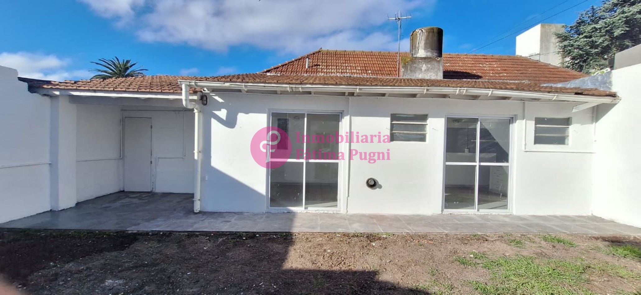 Florisbelo Acosto casi Tejedor - Casa 3 ambientes con garage y patio con Quincho- Reciclada