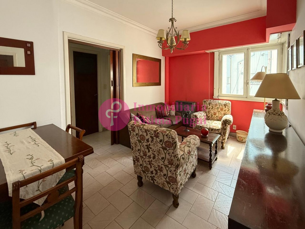 Semipiso 3 ambientes con dependencia de servicio - contrafrente- Muy luminoso, buen estado