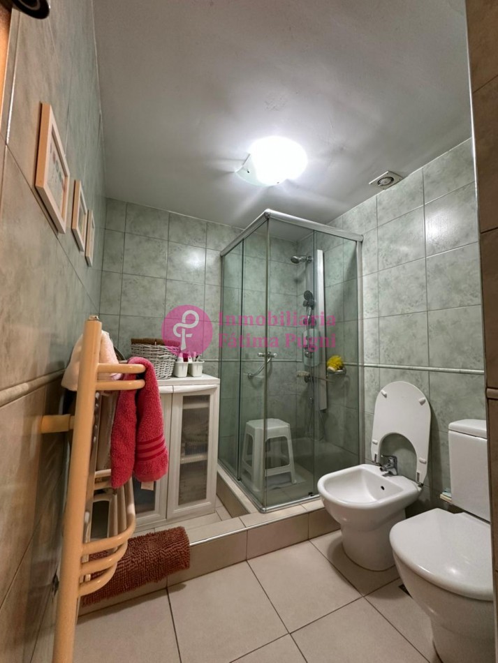 Chalet 3 ambientes con parque . Totalmente reciclado