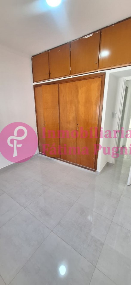 Florisbelo Acosto casi Tejedor - Casa 3 ambientes con garage y patio con Quincho- Reciclada