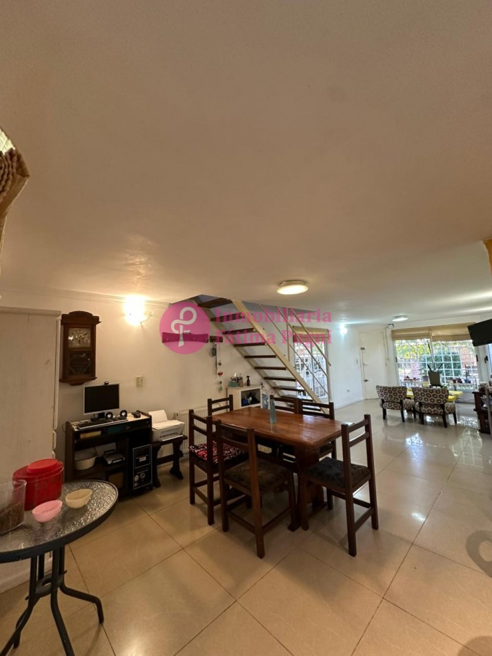 Chalet 3 ambientes con parque . Totalmente reciclado