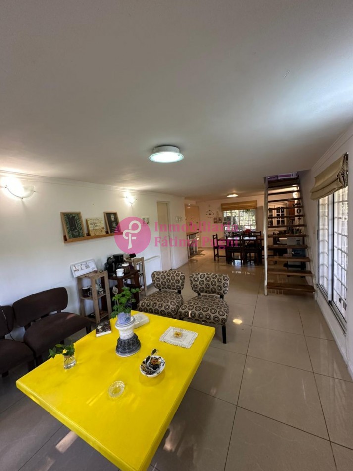 Chalet 3 ambientes con parque . Totalmente reciclado