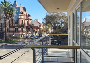 Piso 4 ambientes con cochera, amoblado. Avenida Colon 1105