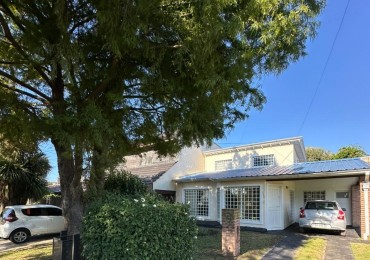 Chalet 3 ambientes con parque . Totalmente reciclado