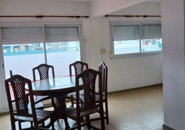 Bolivar y La Rioja- Departamento 2 ambientes con balcon terraza, todo externo 