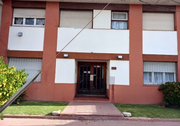 Departamento 1 ambiente dividido, planta baja contrafrente con pequeño patio