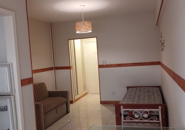 Departamento 1 ambiente a la calle con balcon- Impecable