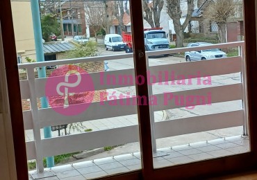 Necochea y Misiones. Departamento 2 ambientes a la calle con balcon y patio