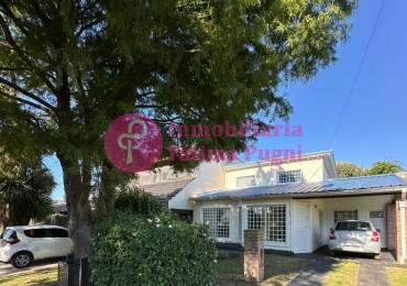 Chalet 3 ambientes con parque . Totalmente reciclado